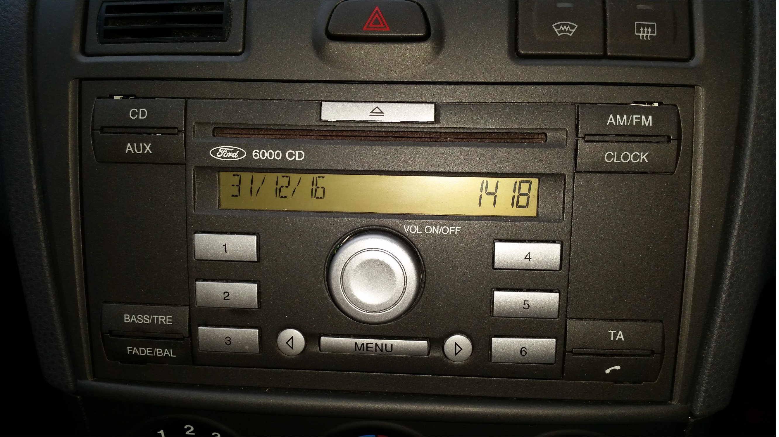 Radio in Ford Fiesta MK5 6000CD fitting aux Audio