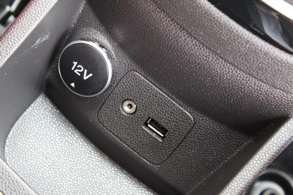 Removal of usb and aux panel - Ford Fiesta Club - Ford Owners Club Ford Forums