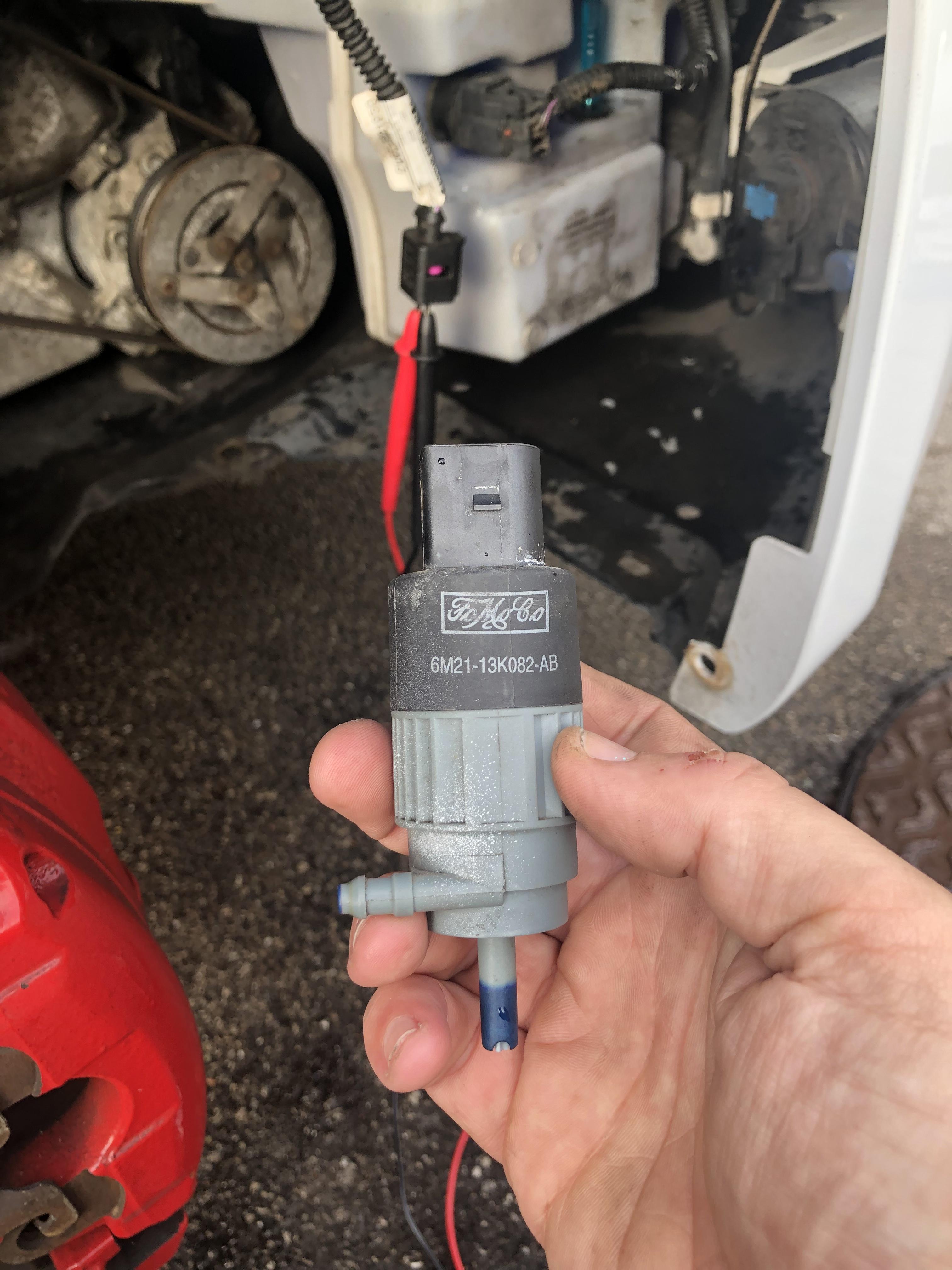 WINDSHIELD WASHER PUMP DOES NOT WORK FUSE LOCATION REPLACEMENT FORD FOCUS  MK3 2012-2018 